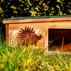 Igelhaus Futterhaus Überwinterung 2 Kammern Tannenholz Unbehandelt 9 Igelhaus Futterhaus Überwinterung 2 Kammern Tannenholz Unbehandelt -Einrichtungsgeschäft 10038027 yy 0003 logo